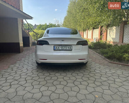 Белый Тесла Модель 3, объемом двигателя 0 л и пробегом 77 тыс. км за 21000 $, фото 3 на Automoto.ua