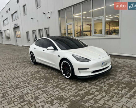 Білий Тесла Модель 3, об'ємом двигуна 0 л та пробігом 81 тис. км за 24950 $, фото 2 на Automoto.ua