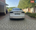Белый Тесла Модель 3, объемом двигателя 0 л и пробегом 77 тыс. км за 21000 $, фото 3 на Automoto.ua