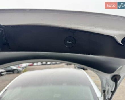 Белый Тесла Модель 3, объемом двигателя 0 л и пробегом 28 тыс. км за 19990 $, фото 27 на Automoto.ua