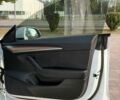 Белый Тесла Модель 3, объемом двигателя 0 л и пробегом 83 тыс. км за 20200 $, фото 56 на Automoto.ua