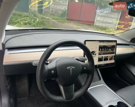 Тесла Модель 3 2022 в Киеве на Automoto.ua Белый Тесла Модель 3, объемом двигателя 0 л и пробегом 64 тыс. км за 14700 $, фото 8 на Automoto.ua
