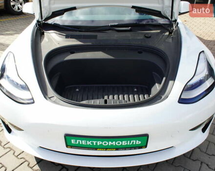 Білий Тесла Модель 3, об'ємом двигуна 0 л та пробігом 33 тис. км за 20700 $, фото 33 на Automoto.ua