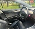 Білий Тесла Модель 3, об'ємом двигуна 0 л та пробігом 111 тис. км за 20700 $, фото 26 на Automoto.ua