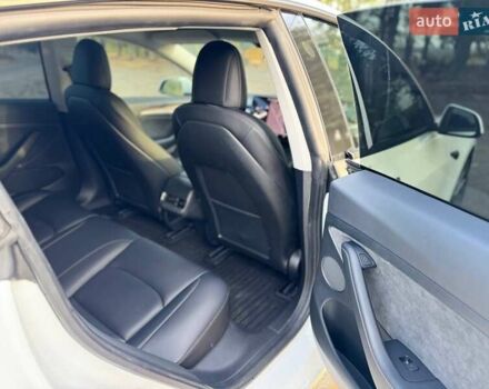 Білий Тесла Модель 3, об'ємом двигуна 0 л та пробігом 52 тис. км за 22000 $, фото 10 на Automoto.ua