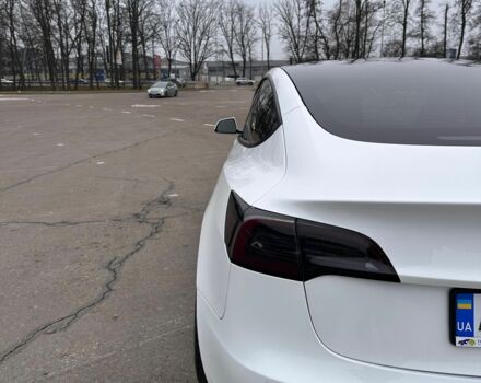 Белый Тесла Модель 3, объемом двигателя 0 л и пробегом 81 тыс. км за 21000 $, фото 7 на Automoto.ua