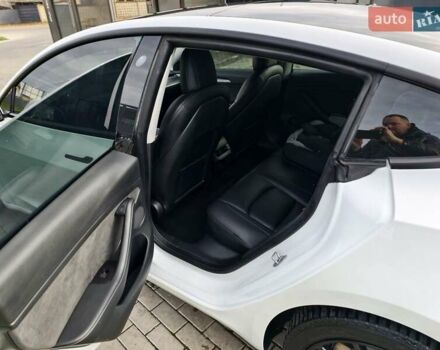 Білий Тесла Модель 3, об'ємом двигуна 0 л та пробігом 117 тис. км за 18900 $, фото 8 на Automoto.ua