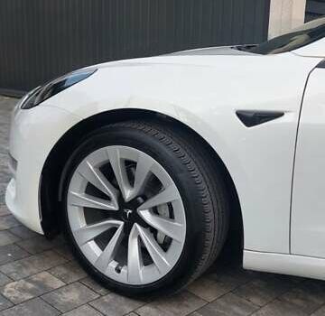 Білий Тесла Модель 3, об'ємом двигуна 0 л та пробігом 35 тис. км за 21800 $, фото 19 на Automoto.ua