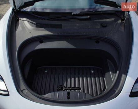 Білий Тесла Модель 3, об'ємом двигуна 0 л та пробігом 33 тис. км за 20700 $, фото 34 на Automoto.ua