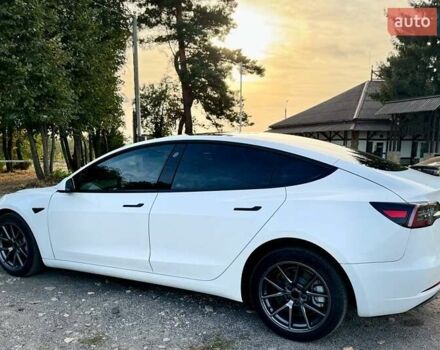 Білий Тесла Модель 3, об'ємом двигуна 0 л та пробігом 52 тис. км за 22000 $, фото 3 на Automoto.ua