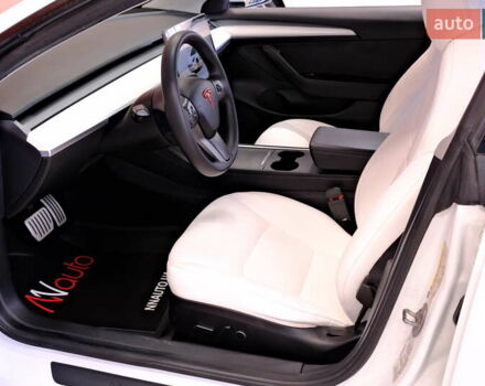 Білий Тесла Модель 3, об'ємом двигуна 0 л та пробігом 60 тис. км за 22900 $, фото 26 на Automoto.ua