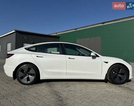 Белый Тесла Модель 3, объемом двигателя 0 л и пробегом 56 тыс. км за 20877 $, фото 20 на Automoto.ua