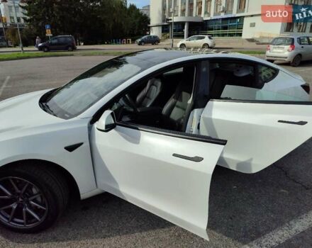 Белый Тесла Модель 3, объемом двигателя 0 л и пробегом 180 тыс. км за 20200 $, фото 37 на Automoto.ua