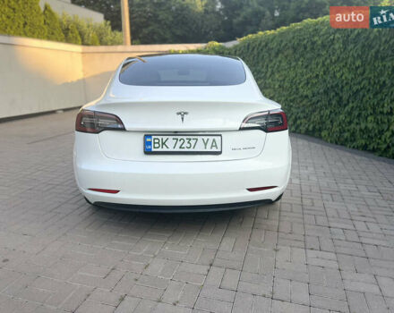 Белый Тесла Модель 3, объемом двигателя 0 л и пробегом 88 тыс. км за 21900 $, фото 4 на Automoto.ua