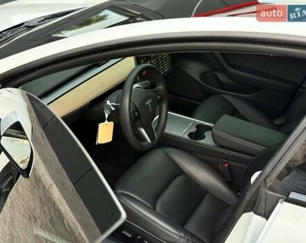 Белый Тесла Модель 3, объемом двигателя 0 л и пробегом 70 тыс. км за 22600 $, фото 24 на Automoto.ua