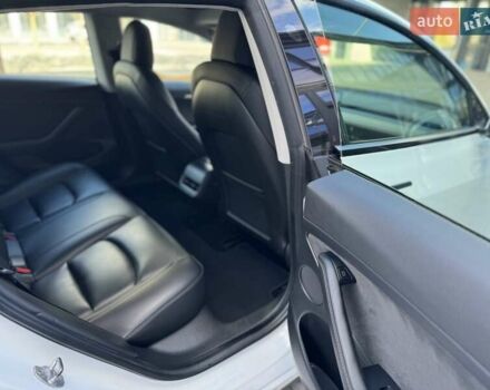 Белый Тесла Модель 3, объемом двигателя 0 л и пробегом 105 тыс. км за 22200 $, фото 29 на Automoto.ua