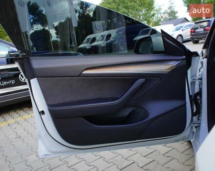 Білий Тесла Модель 3, об'ємом двигуна 0 л та пробігом 33 тис. км за 20700 $, фото 12 на Automoto.ua