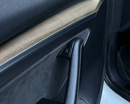 Білий Тесла Модель 3, об'ємом двигуна 0 л та пробігом 55 тис. км за 22700 $, фото 15 на Automoto.ua