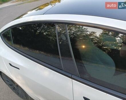 Белый Тесла Модель 3, объемом двигателя 0 л и пробегом 100 тыс. км за 25000 $, фото 2 на Automoto.ua