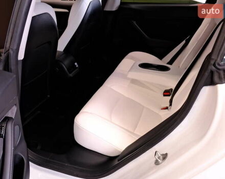 Білий Тесла Модель 3, об'ємом двигуна 0 л та пробігом 60 тис. км за 22900 $, фото 30 на Automoto.ua