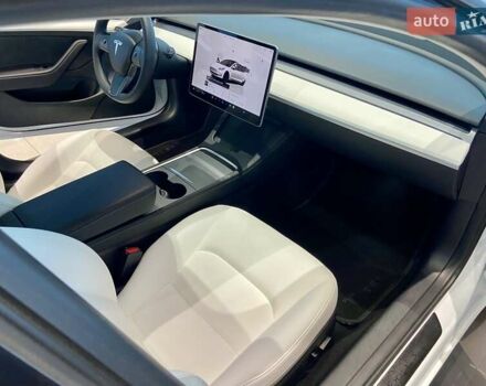 Белый Тесла Модель 3, объемом двигателя 0 л и пробегом 18 тыс. км за 28999 $, фото 37 на Automoto.ua