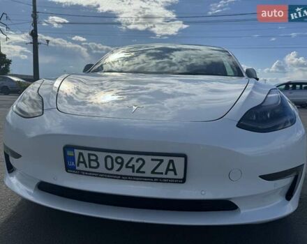 Білий Тесла Модель 3, об'ємом двигуна 0 л та пробігом 50 тис. км за 22000 $, фото 2 на Automoto.ua