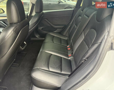 Белый Тесла Модель 3, объемом двигателя 0 л и пробегом 71 тыс. км за 20300 $, фото 5 на Automoto.ua