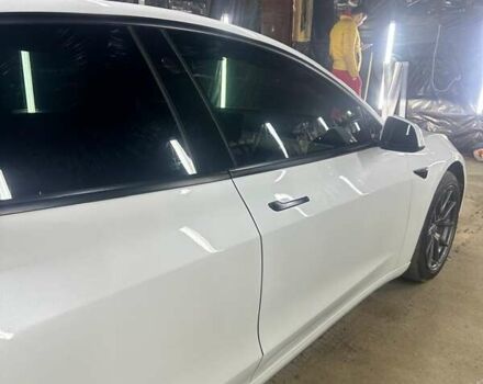 Белый Тесла Модель 3, объемом двигателя 0 л и пробегом 125 тыс. км за 22000 $, фото 5 на Automoto.ua