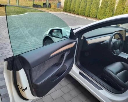 Белый Тесла Модель 3, объемом двигателя 0 л и пробегом 48 тыс. км за 12500 $, фото 8 на Automoto.ua