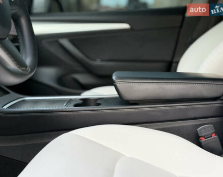 Белый Тесла Модель 3, объемом двигателя 0 л и пробегом 60 тыс. км за 22900 $, фото 20 на Automoto.ua