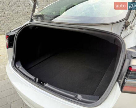 Белый Тесла Модель 3, объемом двигателя 0 л и пробегом 214 тыс. км за 16300 $, фото 17 на Automoto.ua