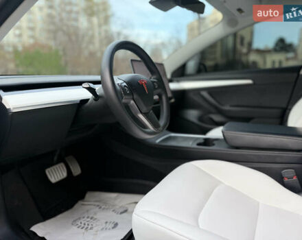 Белый Тесла Модель 3, объемом двигателя 0 л и пробегом 60 тыс. км за 22900 $, фото 19 на Automoto.ua