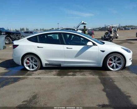 Белый Тесла Модель 3, объемом двигателя 0 л и пробегом 38 тыс. км за 10300 $, фото 7 на Automoto.ua