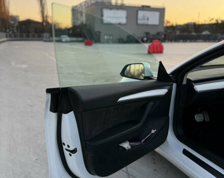 Белый Тесла Модель 3, объемом двигателя 0 л и пробегом 77 тыс. км за 25000 $, фото 8 на Automoto.ua