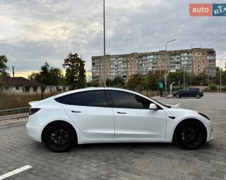 Белый Тесла Модель 3, объемом двигателя 0 л и пробегом 70 тыс. км за 22600 $, фото 21 на Automoto.ua