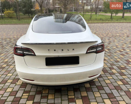 Белый Тесла Модель 3, объемом двигателя 0 л и пробегом 60 тыс. км за 22900 $, фото 7 на Automoto.ua