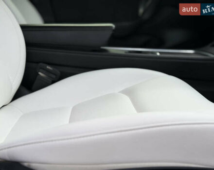 Белый Тесла Модель 3, объемом двигателя 0 л и пробегом 60 тыс. км за 22900 $, фото 15 на Automoto.ua