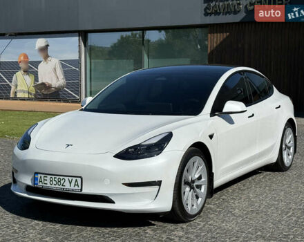 Тесла Модель 3 2022 в Днепре (Днепропетровске) на Automoto.ua Белый Тесла Модель 3, объемом двигателя 0 л и пробегом 13 тыс. км за 24000 $, фото 3 на Automoto.ua