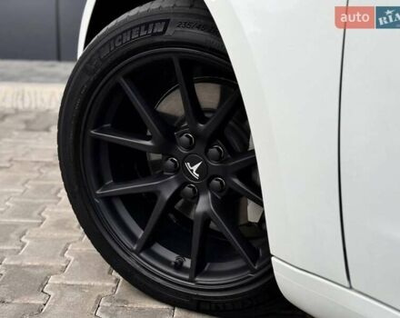 Белый Тесла Модель 3, объемом двигателя 0 л и пробегом 70 тыс. км за 22600 $, фото 19 на Automoto.ua