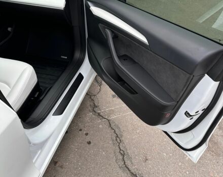 Белый Тесла Модель 3, объемом двигателя 0 л и пробегом 81 тыс. км за 21000 $, фото 13 на Automoto.ua