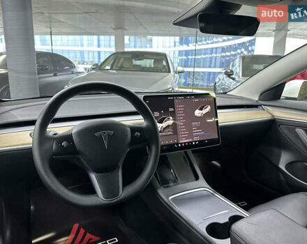 Білий Тесла Модель 3, об'ємом двигуна 0 л та пробігом 76 тис. км за 23500 $, фото 27 на Automoto.ua
