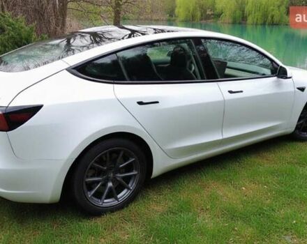 Білий Тесла Модель 3, об'ємом двигуна 0 л та пробігом 58 тис. км за 23500 $, фото 1 на Automoto.ua