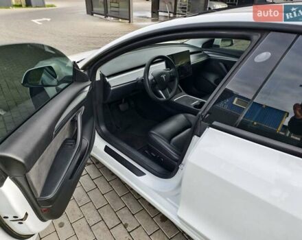 Білий Тесла Модель 3, об'ємом двигуна 0 л та пробігом 117 тис. км за 18900 $, фото 9 на Automoto.ua