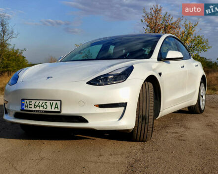 Білий Тесла Модель 3, об'ємом двигуна 0 л та пробігом 65 тис. км за 23500 $, фото 6 на Automoto.ua