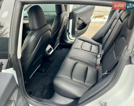 Білий Тесла Модель 3, об'ємом двигуна 0 л та пробігом 5 тис. км за 22500 $, фото 33 на Automoto.ua