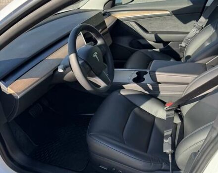 Белый Тесла Модель 3, объемом двигателя 0 л и пробегом 56 тыс. км за 20877 $, фото 16 на Automoto.ua