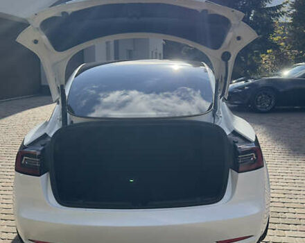 Білий Тесла Модель 3, об'ємом двигуна 0 л та пробігом 65 тис. км за 33500 $, фото 5 на Automoto.ua