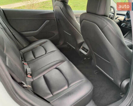 Белый Тесла Модель 3, объемом двигателя 0 л и пробегом 47 тыс. км за 15000 $, фото 10 на Automoto.ua