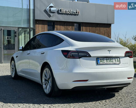 Тесла Модель 3 2022 в Днепре (Днепропетровске) на Automoto.ua Белый Тесла Модель 3, объемом двигателя 0 л и пробегом 13 тыс. км за 24000 $, фото 6 на Automoto.ua