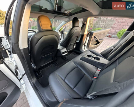 Белый Тесла Модель 3, объемом двигателя 0 л и пробегом 1 тыс. км за 37999 $, фото 49 на Automoto.ua